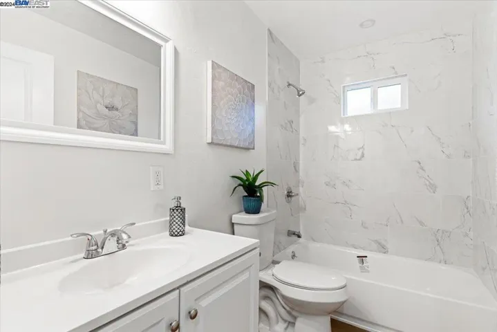 17004 Via Andeta, San Lorenzo, California 94580