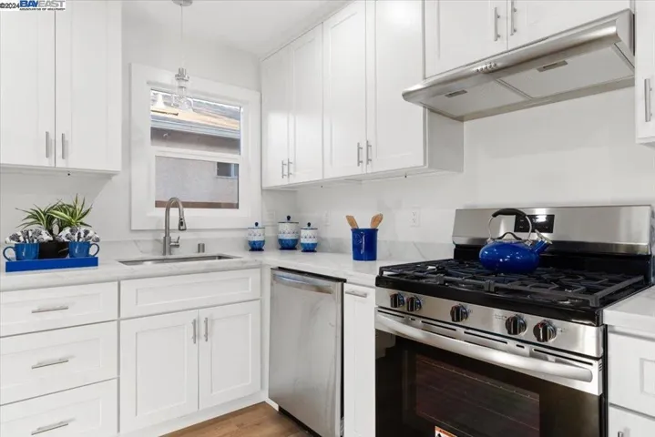 17004 Via Andeta, San Lorenzo, California 94580