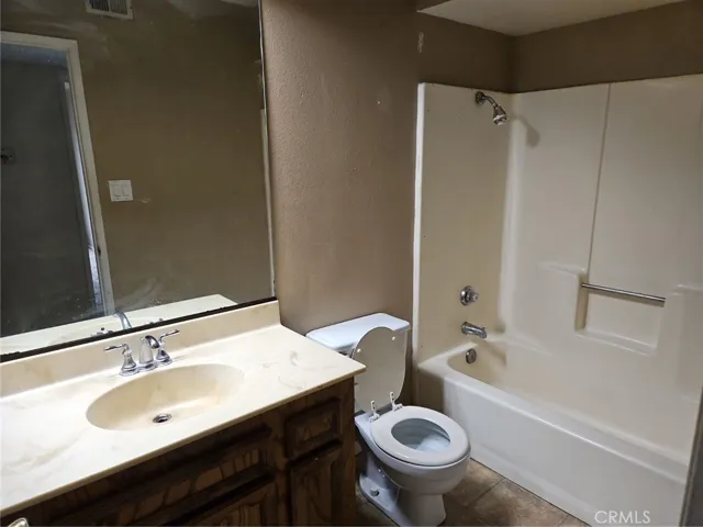 3905 White Lane, Bakersfield, California 93309