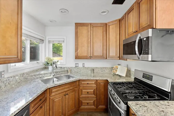 1808 Loreto Gln, Escondido, California 92027