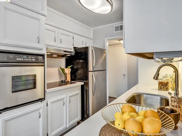 330 Vernon St 306, Oakland, California 94610