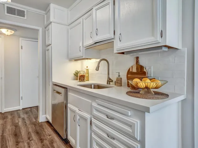 330 Vernon St 306, Oakland, California 94610
