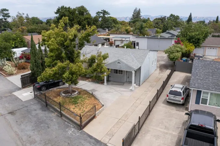 1082 Shamrock Drive, Campbell, California 95008