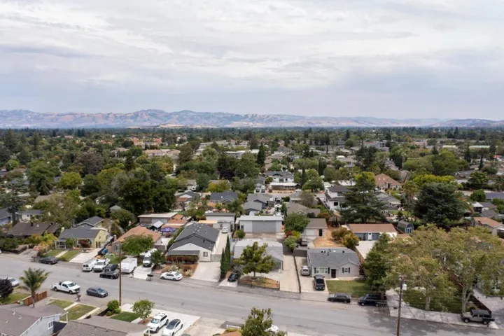 1082 Shamrock Drive, Campbell, California 95008