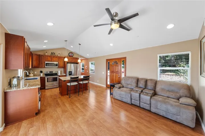 394 Hill Court, Fallbrook, California 92028