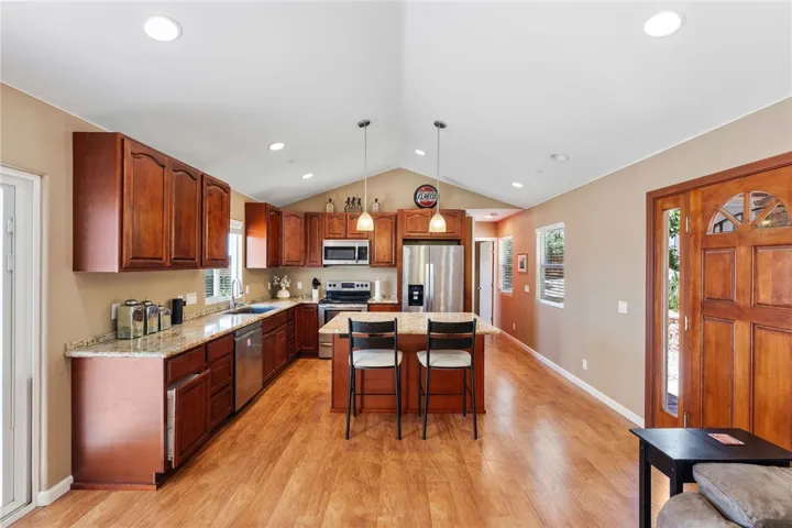 394 Hill Court, Fallbrook, California 92028