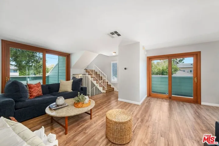 5811 Woodman Avenue 1, Van Nuys, California 91401