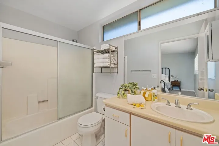 5811 Woodman Avenue 1, Van Nuys, California 91401