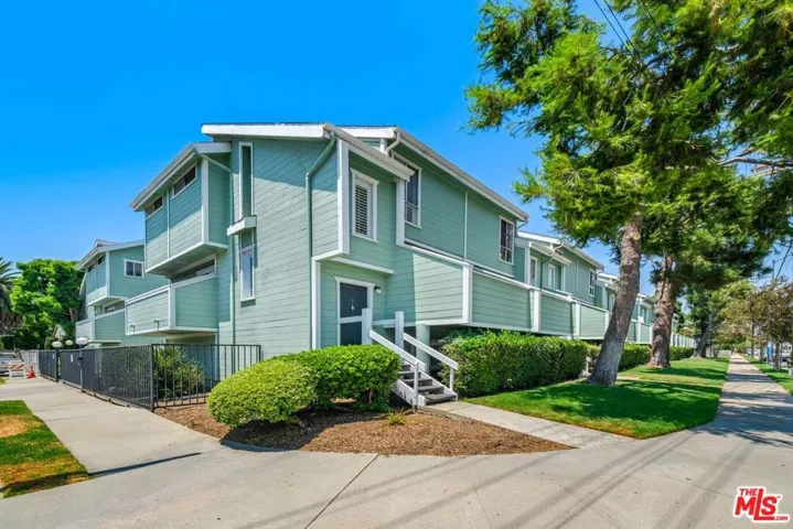 5811 Woodman Avenue 1, Van Nuys, California 91401
