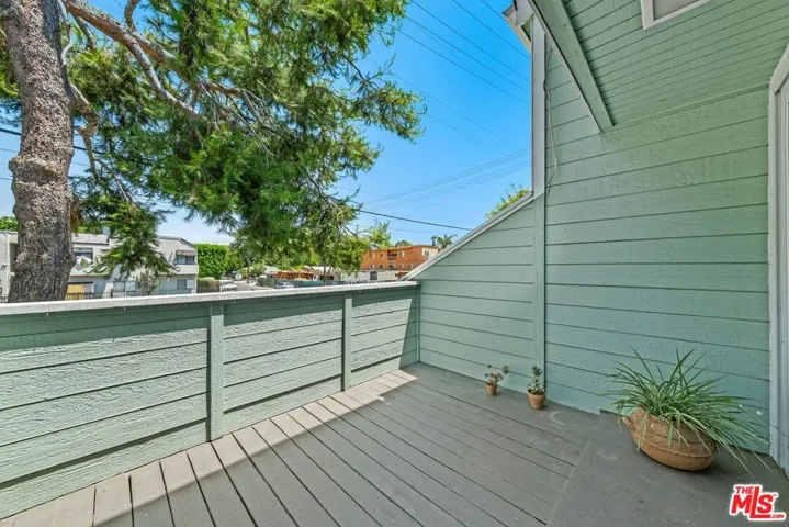 5811 Woodman Avenue 1, Van Nuys, California 91401