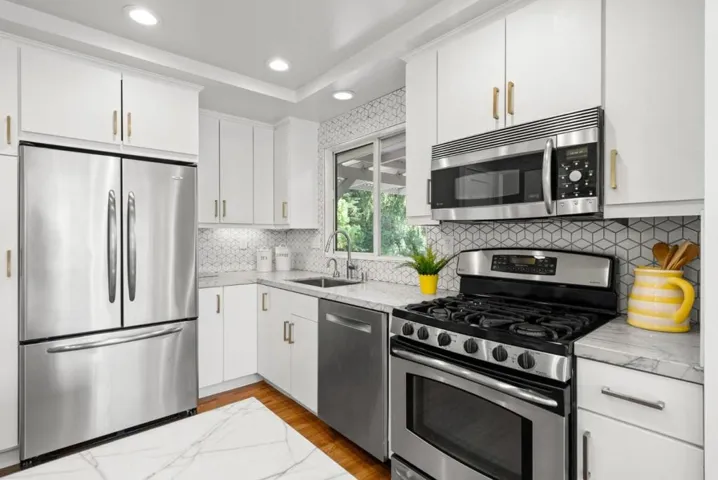 1825 Alameda De Las Pulgas, Redwood City, California 94061