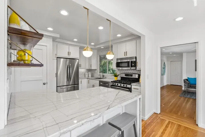 1825 Alameda De Las Pulgas, Redwood City, California 94061