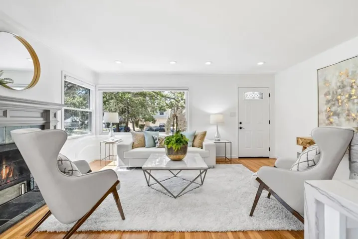 1825 Alameda De Las Pulgas, Redwood City, California 94061