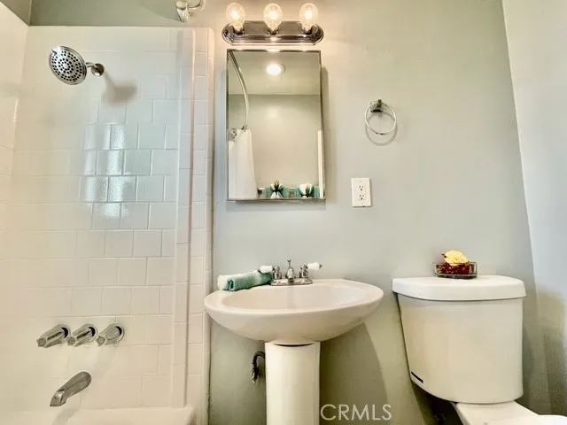 685 E Vista Chino 8, Palm Springs, California 92262