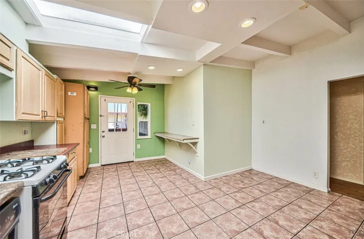 Large kitchen with yard access from kitchen & bar prep space