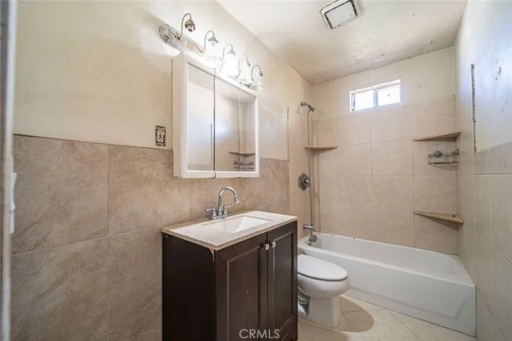 216 S Walnut Avenue, Placentia, California 92870