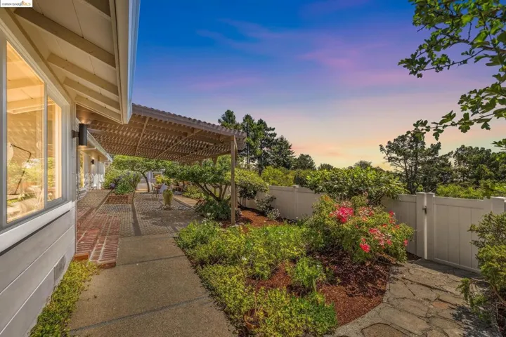 12669 Skyline Blvd, Oakland, California 94619