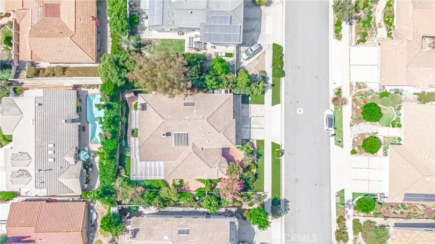 8,800 sf LOT
