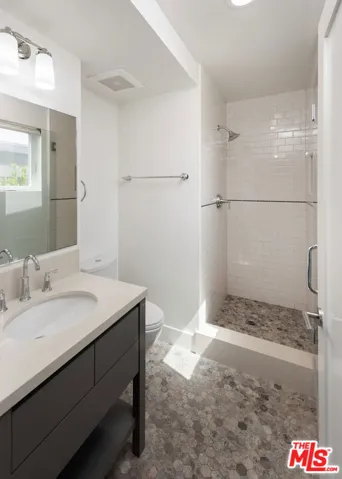 943 16th Street 1, Santa Monica, California 90403