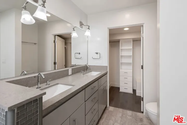943 16th Street 1, Santa Monica, California 90403