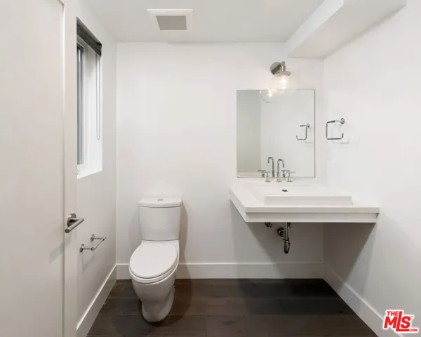 943 16th Street 1, Santa Monica, California 90403