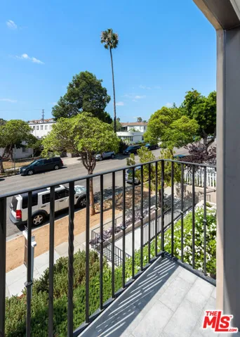 943 16th Street 1, Santa Monica, California 90403