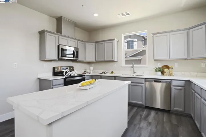 1643 Bella Lago Dr, Stockton, California 95206