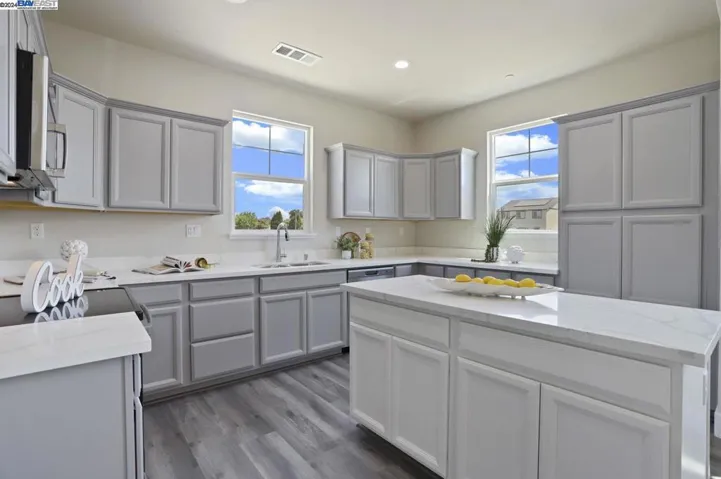 1643 Bella Lago Dr, Stockton, California 95206
