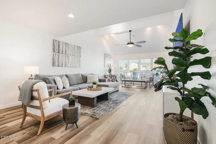 2520 Oldham Cir Oxnard CA-large-008-012-