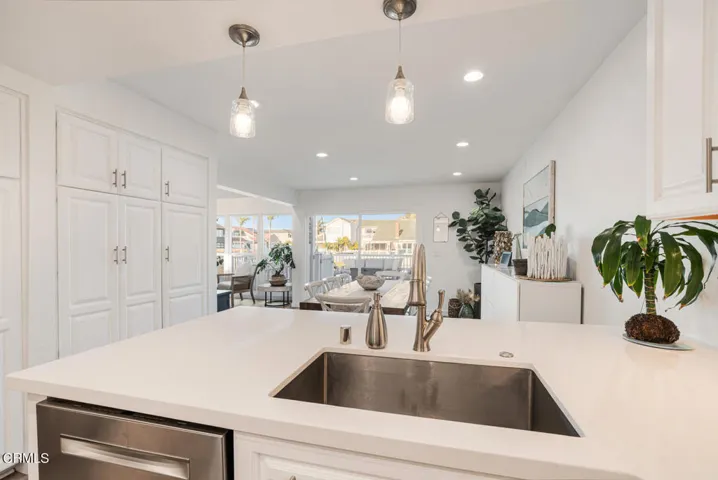 2520 Oldham Cir Oxnard CA-large-023-007-