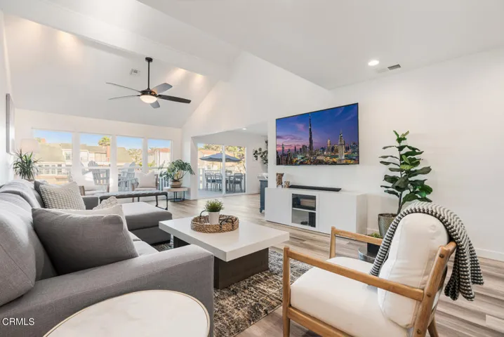 2520 Oldham Cir Oxnard CA-large-009-014-