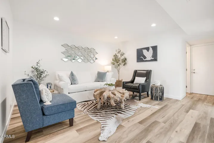 2520 Oldham Cir Oxnard CA-large-024-005-