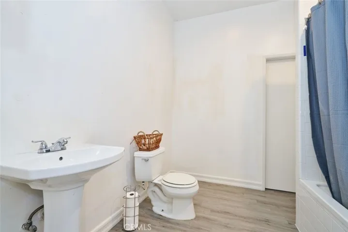 1025 W Arbor Vitae Street, Inglewood, California 90301