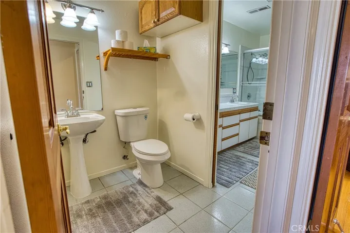 Dual access to privacy toilet room from foyer and master vanity.