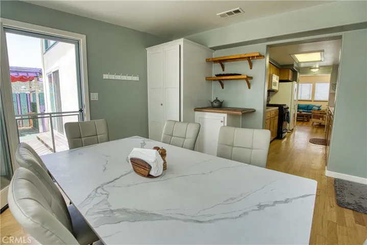 Dining service counter