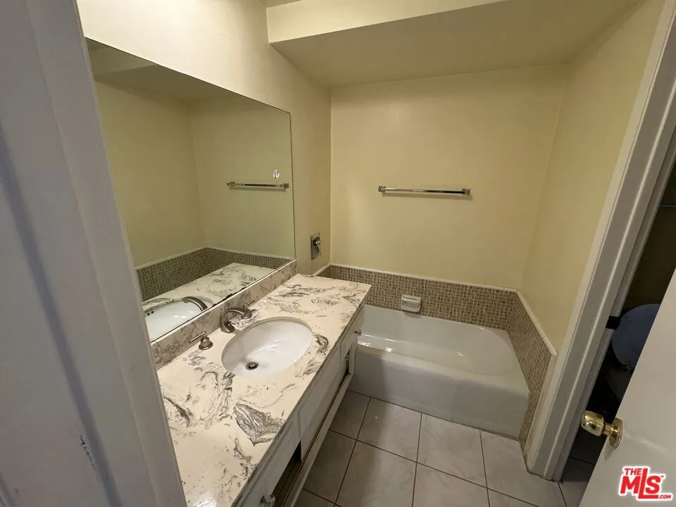 3500 W Manchester Boulevard 145, Inglewood, California 90305 home-pic-21