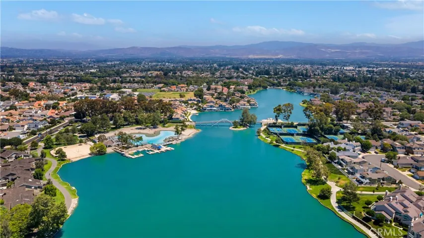 The North Lake invites you to enjoy all the amenities of the area.
