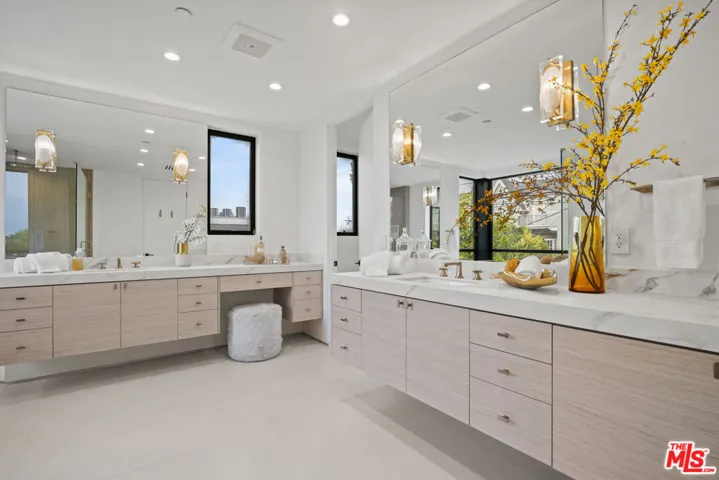 1444 Beverwil Drive, Los Angeles, California 90035
