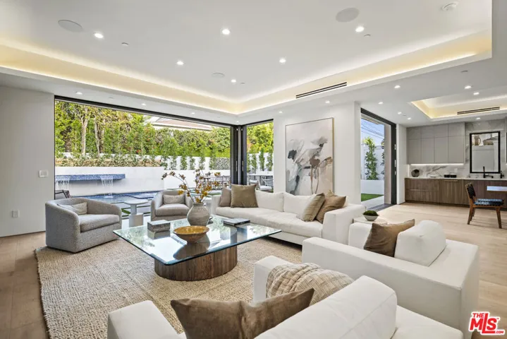 1444 Beverwil Drive, Los Angeles, California 90035