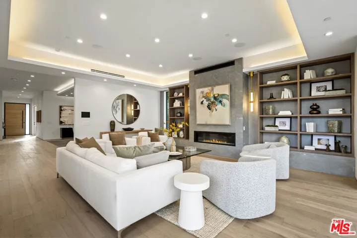 1444 Beverwil Drive, Los Angeles, California 90035