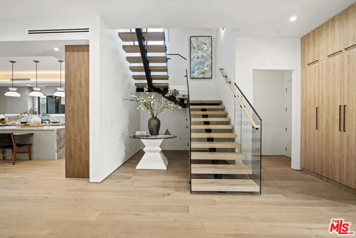 1444 Beverwil Drive, Los Angeles, California 90035