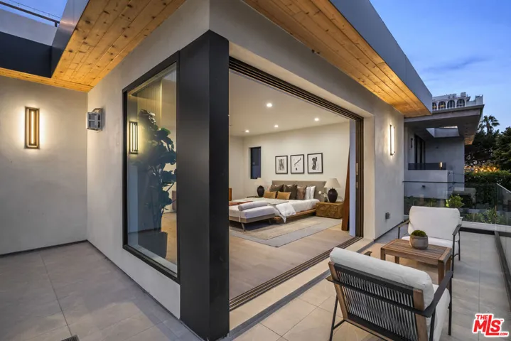 1444 Beverwil Drive, Los Angeles, California 90035