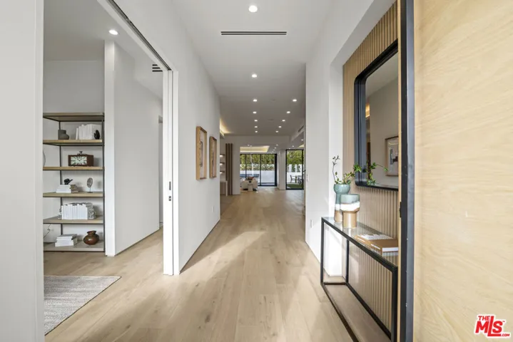 1444 Beverwil Drive, Los Angeles, California 90035
