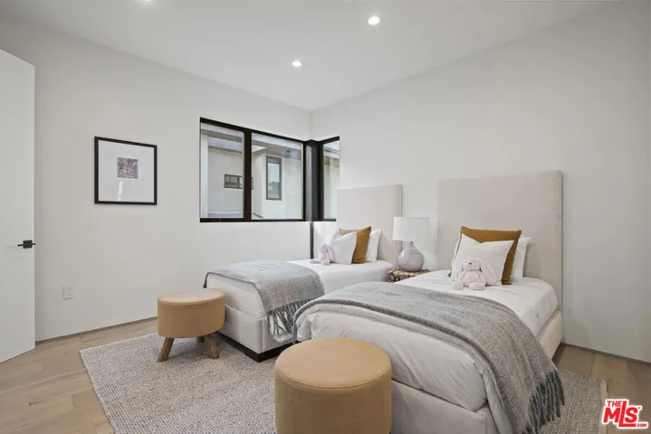 1444 Beverwil Drive, Los Angeles, California 90035