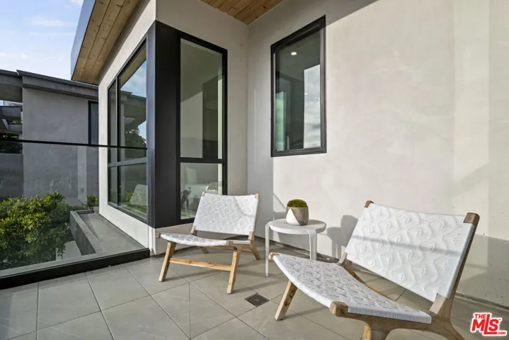 1444 Beverwil Drive, Los Angeles, California 90035