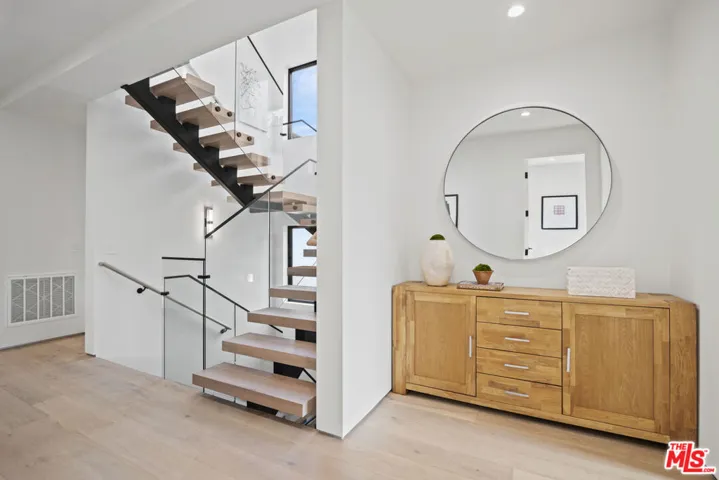 1444 Beverwil Drive, Los Angeles, California 90035