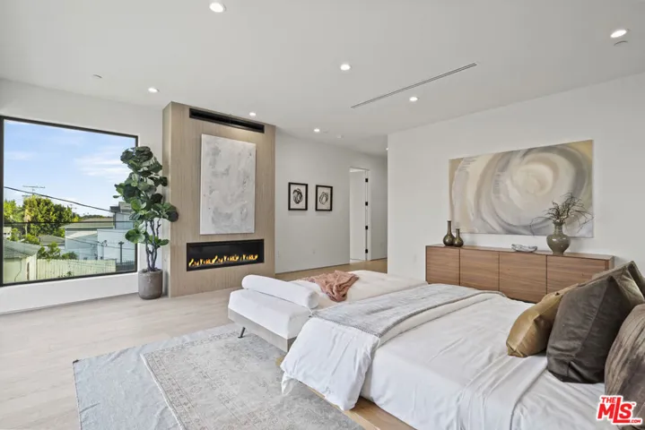 1444 Beverwil Drive, Los Angeles, California 90035