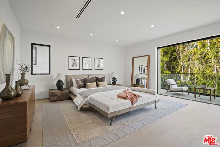 1444 Beverwil Drive, Los Angeles, California 90035