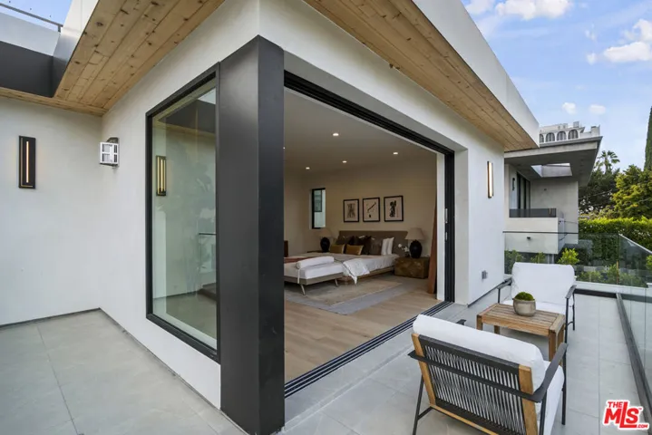 1444 Beverwil Drive, Los Angeles, California 90035