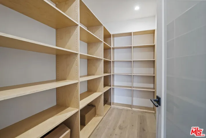 1444 Beverwil Drive, Los Angeles, California 90035